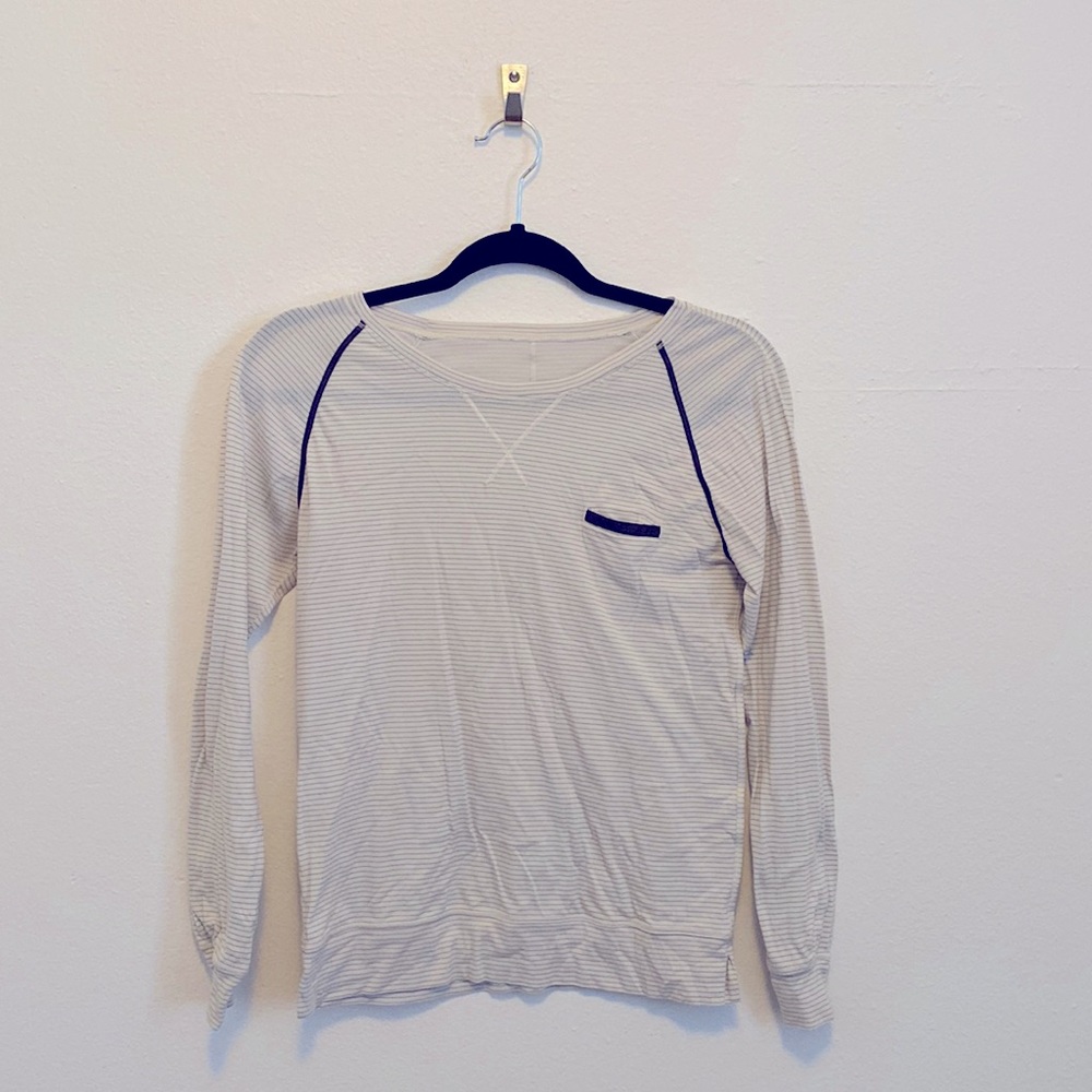 Lightweight lululemon athletica long sleeve workout shirt - perfect for spring!